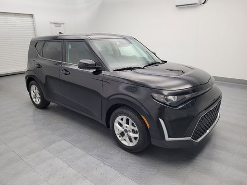 Used 2023 Kia Soul LX w/ LX Technology Package FWD image 11