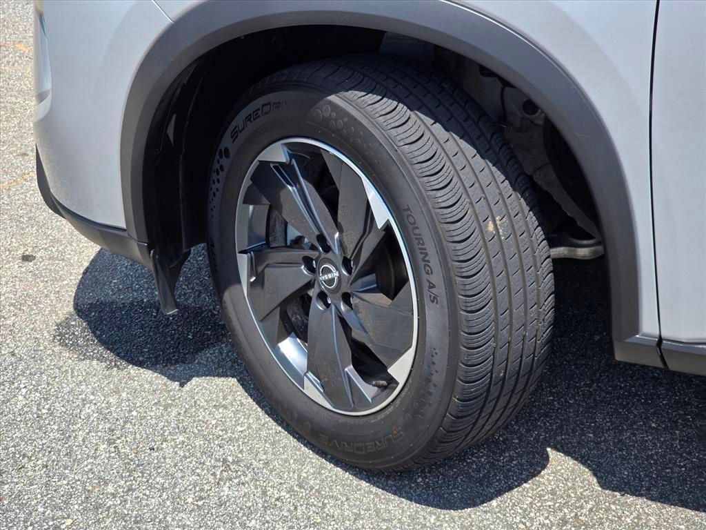Used 2024 Nissan Rogue SV AWD/4WD image 27