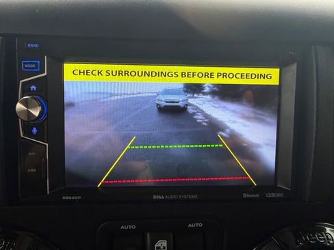 Used 2017 Jeep Wrangler Unlimited Sahara image 9