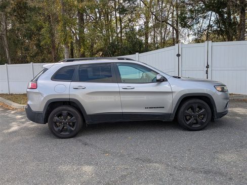 Used 2020 Jeep Cherokee Latitude Plus image 24