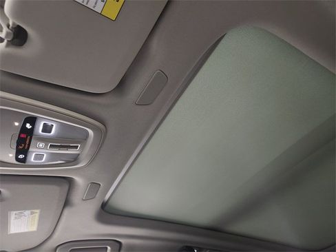 Used 2025 Volvo XC60 B5 Plus image 26