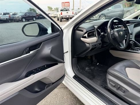Used 2020 Toyota Camry XLE FWD image 28