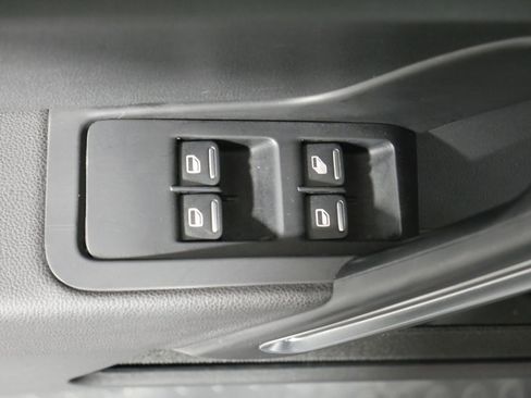 Used 2019 Volkswagen Beetle 2.0T SE image 19