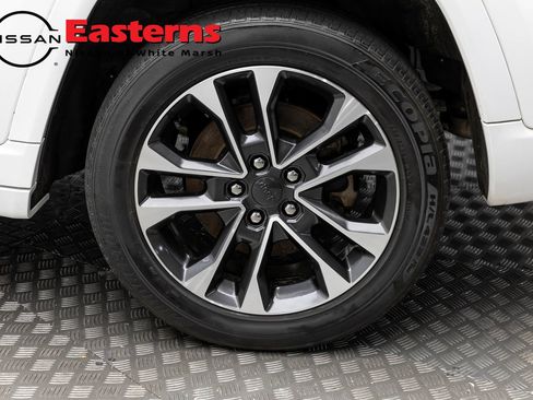 Used 2023 Jeep Grand Cherokee Overland w/ Advanced Protech Group III AWD/4WD image 8