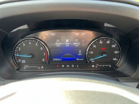 Used 2022 Ford Explorer XLT w/ Equipment Group 202A AWD/4WD image 17
