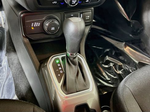 Used 2022 Jeep Renegade Latitude image 17