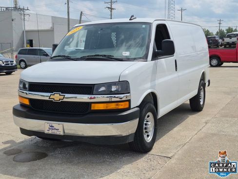 Used 2025 Chevrolet Express 2500 w/ Driver Convenience Package RWD image 3