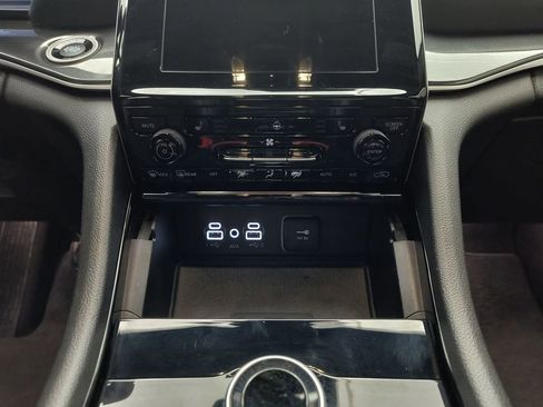 Used 2023 Jeep Grand Cherokee L Laredo image 27