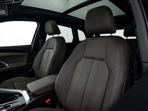 Certified 2025 Audi Q5 Premium w/ Convenience Package image 15