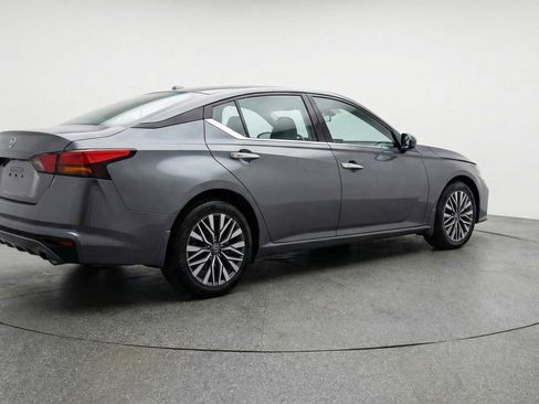 Used 2025 Nissan Altima 2.5 SV image 9