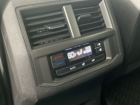 Used 2023 Volkswagen Atlas SE image 25