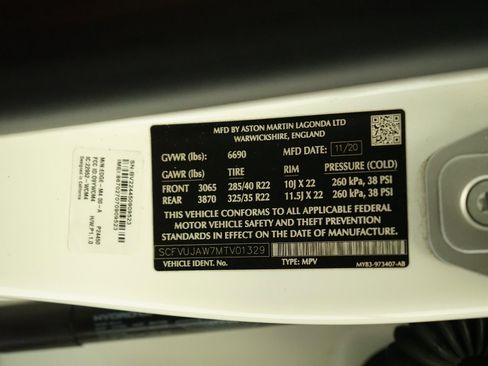 Used 2021 Aston Martin DBX AWD/4WD image 30