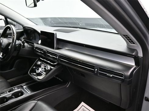 Used 2022 Lincoln Corsair AWD w/ Premium Package image 12
