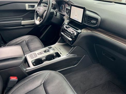 Used 2022 Ford Explorer Limited image 17