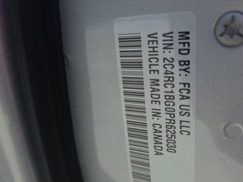 Used 2023 Chrysler Pacifica Touring-L FWD image 37