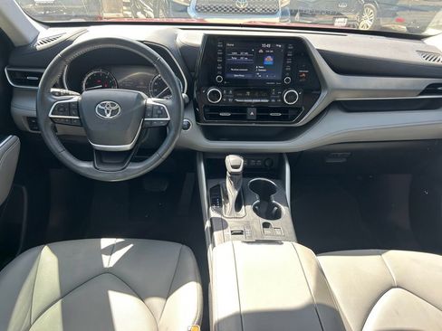 Used 2022 Toyota Highlander XLE FWD image 17