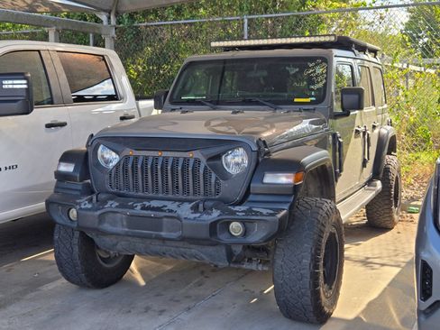 Used 2018 Jeep Wrangler Unlimited Sport S AWD/4WD image 3