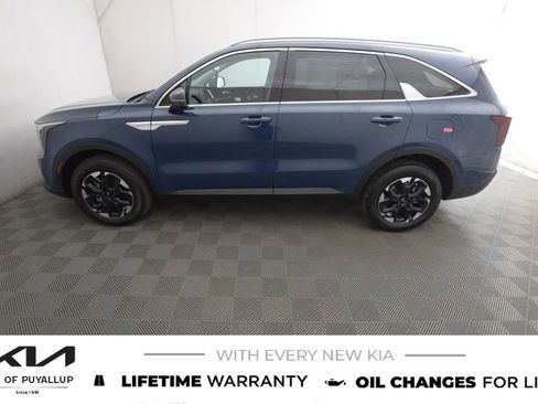 New 2025 Kia Sorento S image 8
