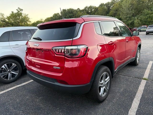 Used 2024 Jeep Compass Latitude AWD/4WD image 5