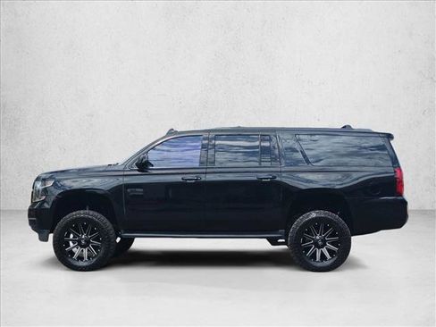 Used 2020 Chevrolet Suburban LT w/ Luxury Package AWD/4WD image 5