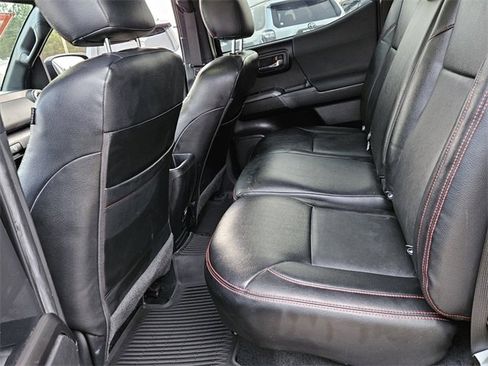 Used 2022 Toyota Tacoma TRD Off-Road w/ Technology Package image 6