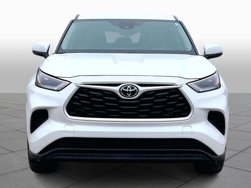 Used 2023 Toyota Highlander L image 3