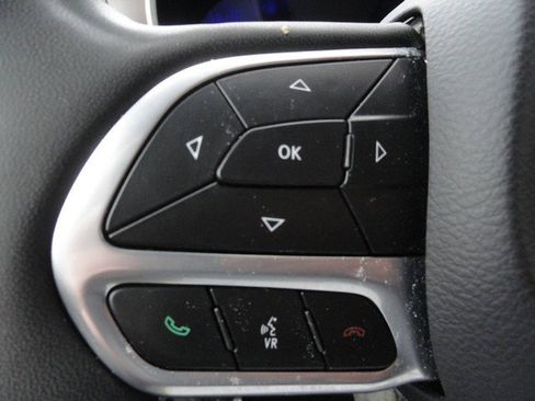 Used 2023 Chrysler Voyager LX image 18