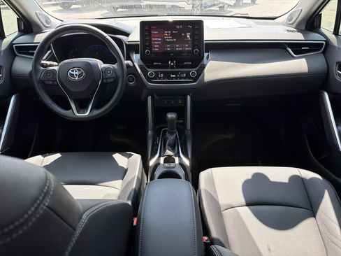 Used 2022 Toyota Corolla Cross XLE w/ Convenience Package FWD image 22