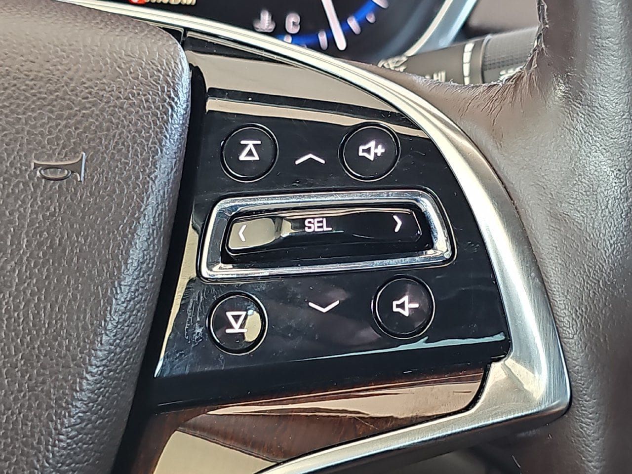 Used 2014 Cadillac SRX Luxury w/ Driver Awareness Package AWD/4WD image 18