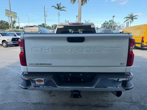 Used 2023 Chevrolet Silverado 2500 LT AWD/4WD image 4