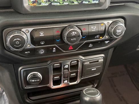 Certified 2022 Jeep Gladiator Overland w/ Popular Equipment Package image 14