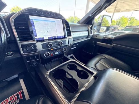 Used 2022 Ford F250 Platinum w/ FX4 Off-Road Package AWD/4WD image 32