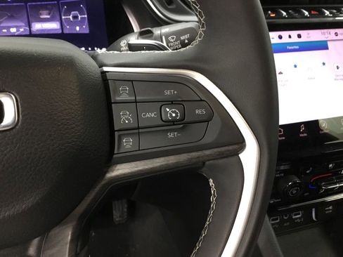 Used 2024 Jeep Grand Cherokee L Limited w/ Luxury Tech Group II image 15