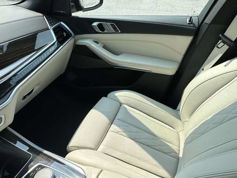 Used 2025 BMW X5 xDrive40i w/ M Sport Package AWD/4WD image 38