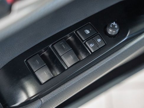 Used 2025 Toyota Camry SE image 35