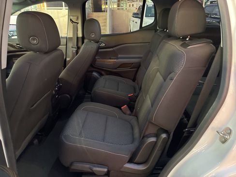 Used 2023 GMC Acadia SLE w/ Driver Convenience Package image 17