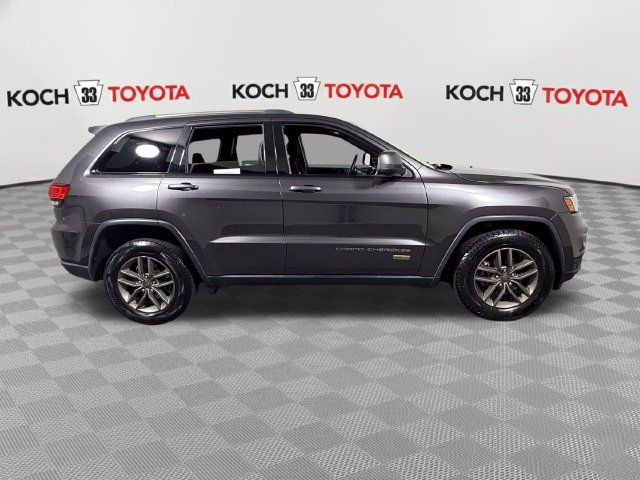 Used 2017 Jeep Grand Cherokee Laredo AWD/4WD image 9
