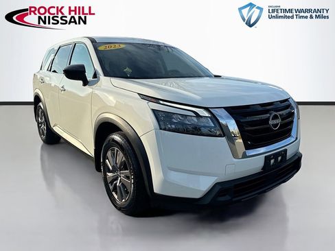 Used 2023 Nissan Pathfinder S image 1