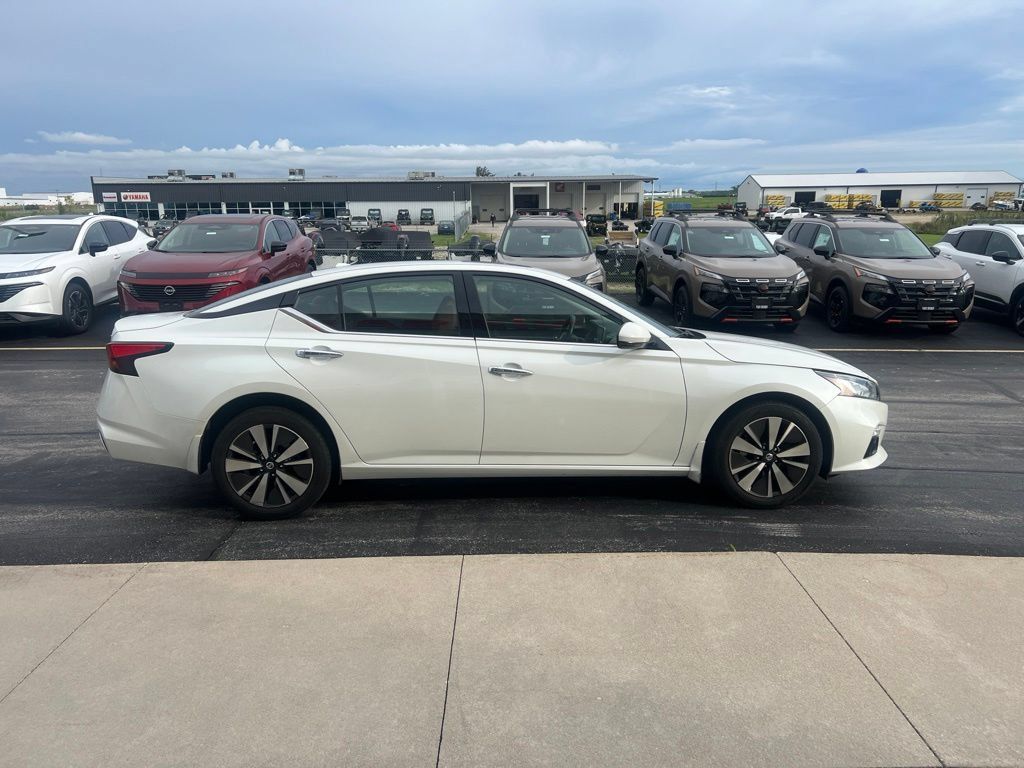 Used 2020 Nissan Altima 2.5 SV AWD/4WD image 1