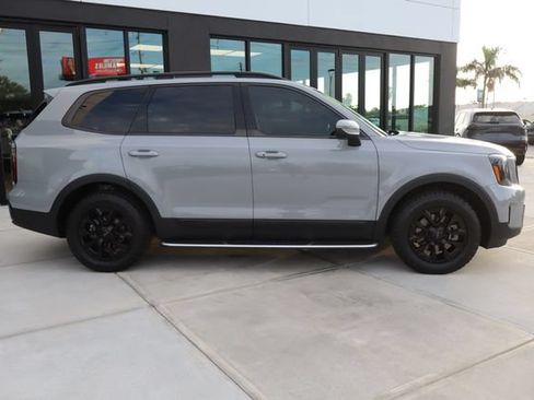 Used 2025 Kia Telluride AWD image 2