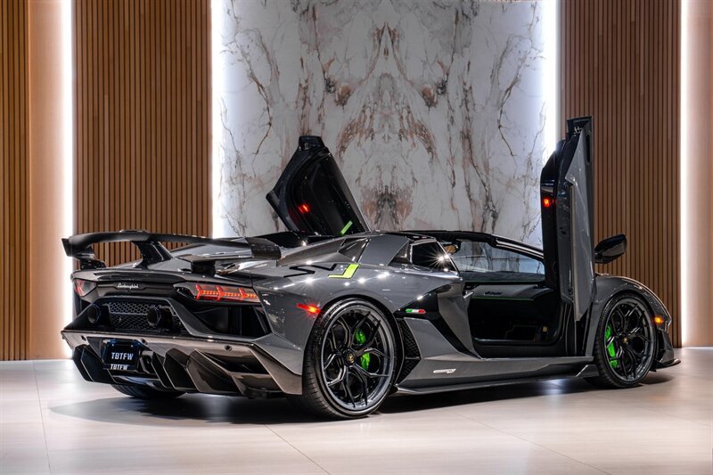 Used 2020 Lamborghini Aventador SVJ AWD/4WD image 5