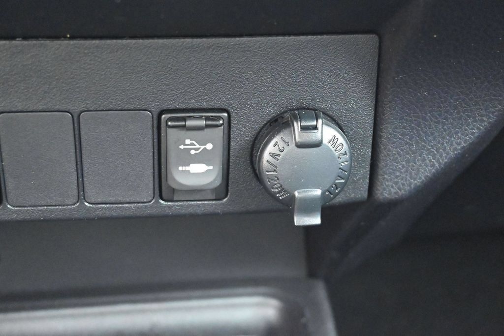 Used 2013 Toyota RAV4 Limited AWD/4WD image 25