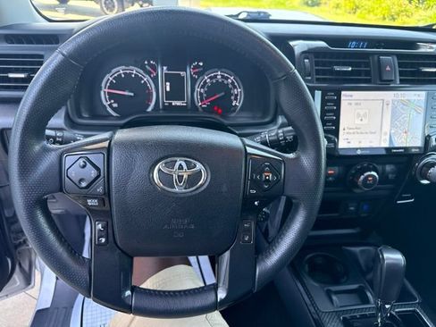 Used 2021 Toyota 4Runner Venture w/ Moonroof Package AWD/4WD image 18