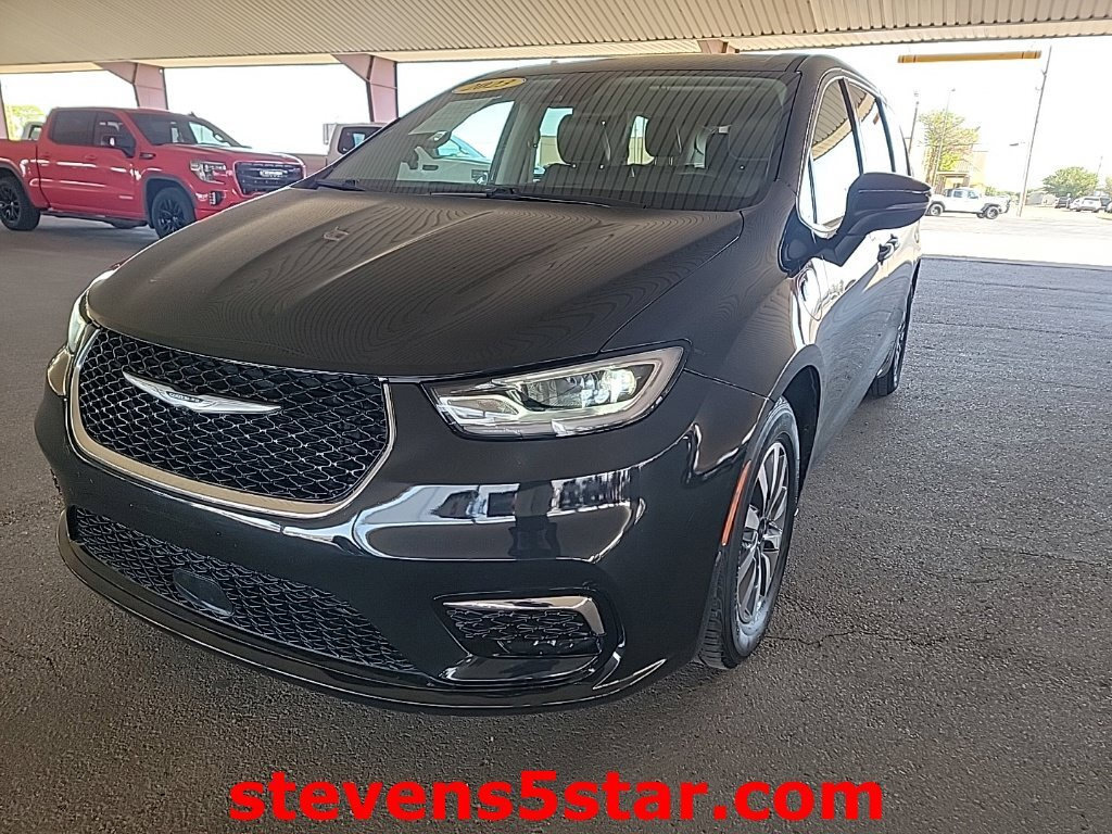 Used 2023 Chrysler Pacifica Touring-L FWD image 3