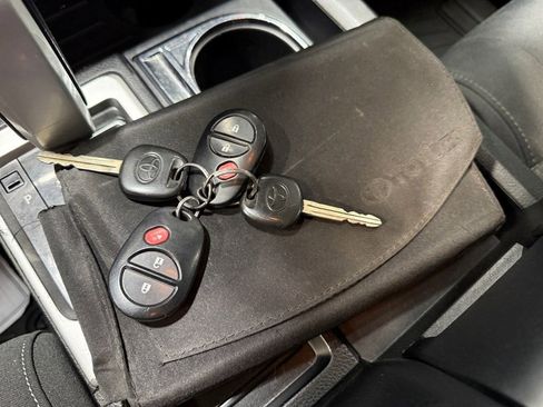 Used 2014 Toyota Tundra SR5 AWD/4WD image 31