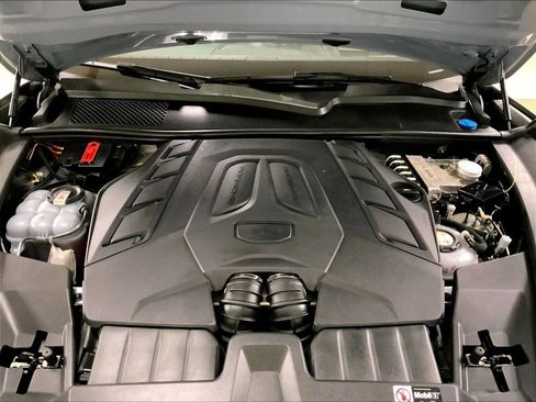 Certified 2025 Porsche Cayenne Turbo AWD/4WD image 32