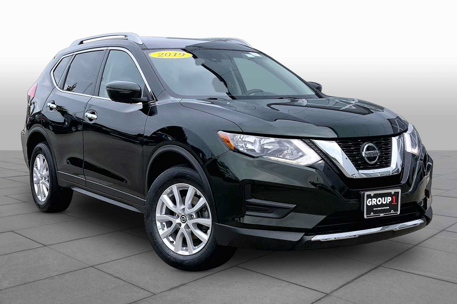 Used 2019 Nissan Rogue SV AWD/4WD image 2