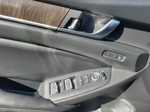 Used 2019 Honda Accord Touring image 16