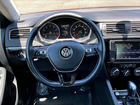 Used 2016 Volkswagen Jetta SEL FWD image 18