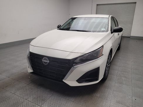 Used 2025 Nissan Altima 2.5 SV FWD image 15